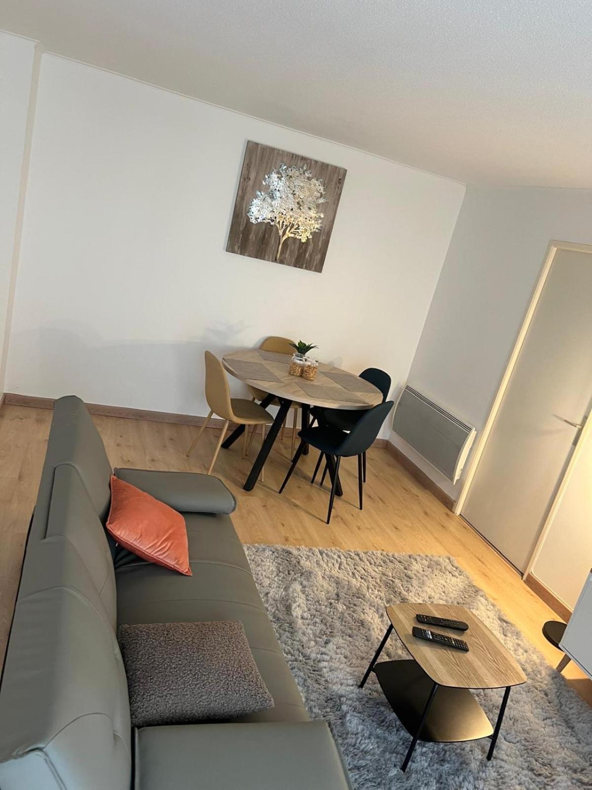 Champion Suites Сарсель Экстерьер фото