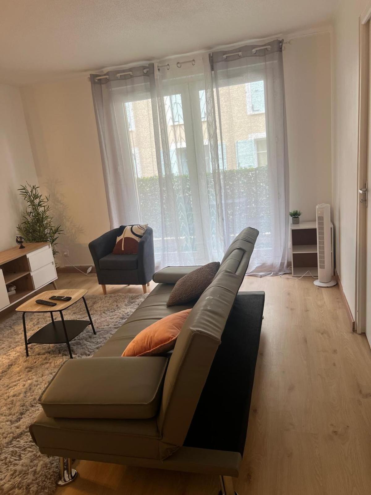 Champion Suites Сарсель Экстерьер фото