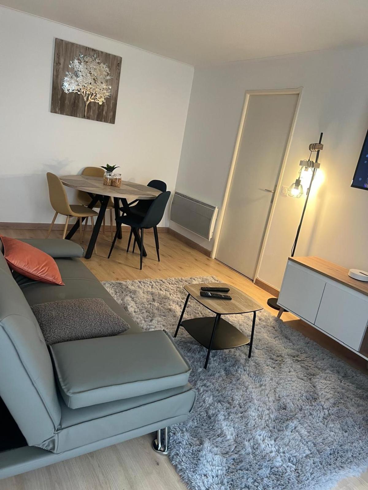 Champion Suites Сарсель Экстерьер фото