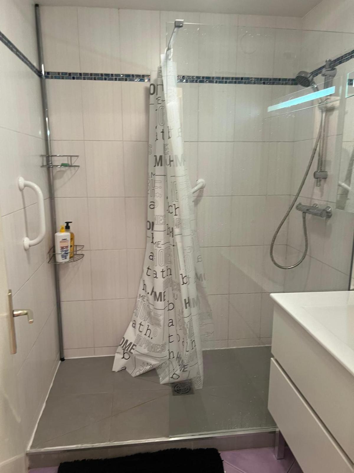 Champion Suites Сарсель Экстерьер фото