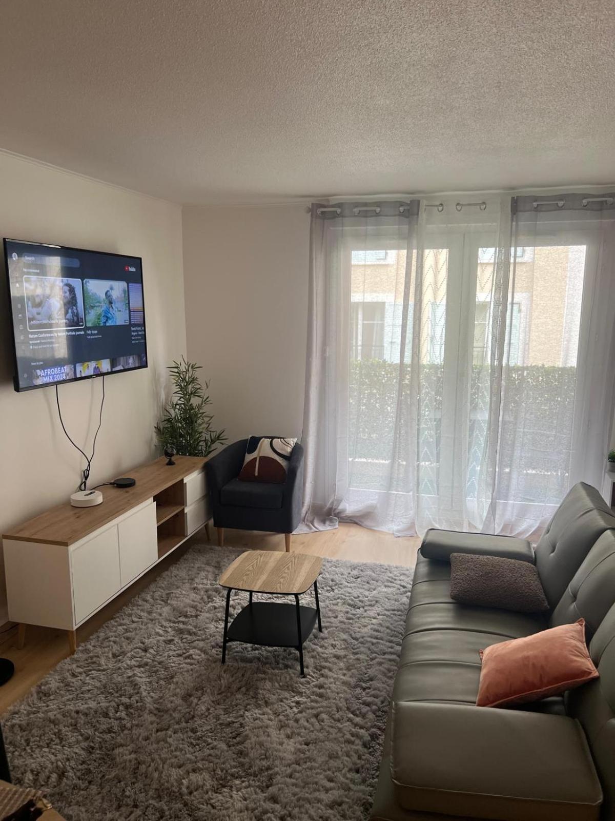 Champion Suites Сарсель Экстерьер фото