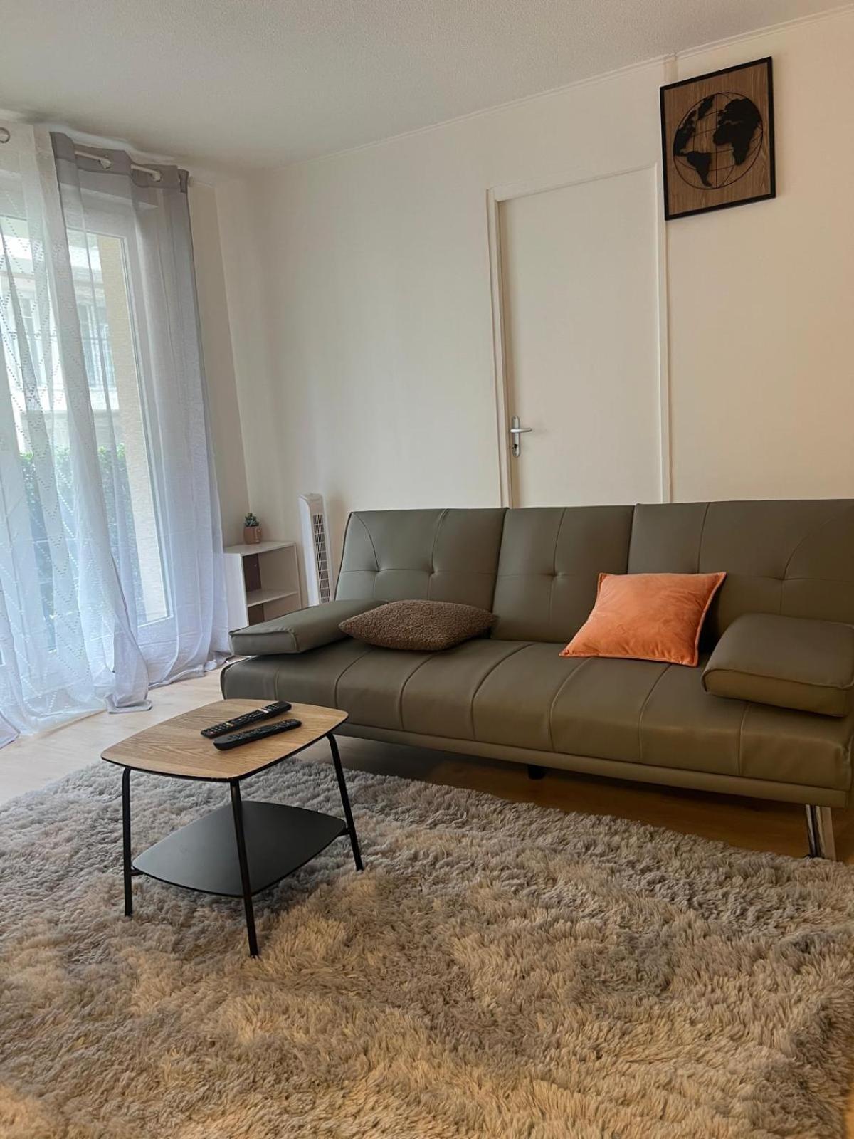 Champion Suites Сарсель Экстерьер фото