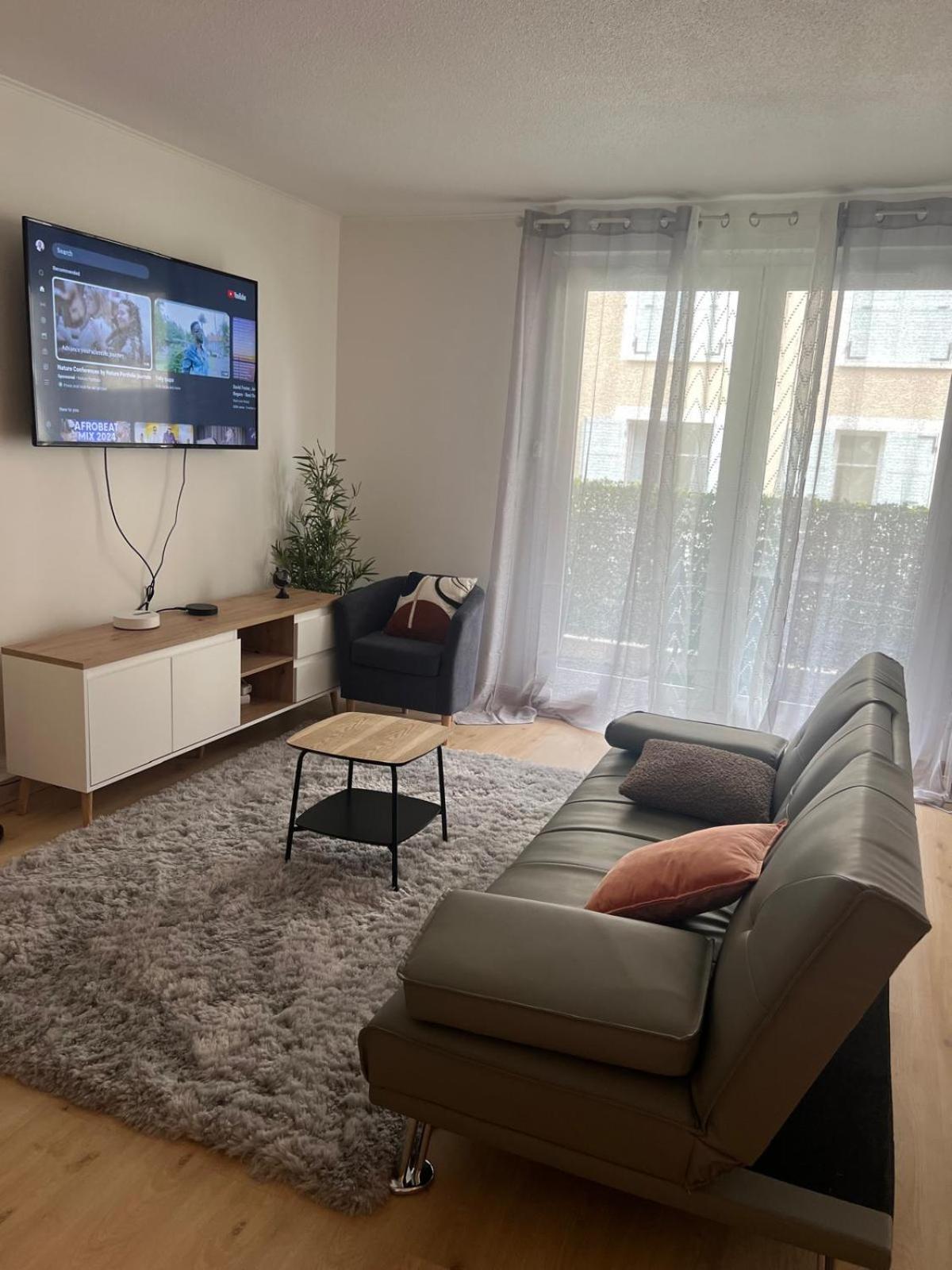 Champion Suites Сарсель Экстерьер фото